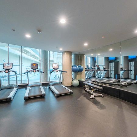 Central 1-Bedroom Apartment With Pool, Jacuzzi & Sauna 밴쿠버 외부 사진